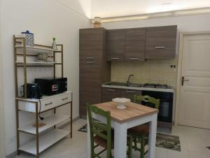 a kitchen with a table and chairs in a room at TETIDE Holiday home,casa vacanze in Trapani