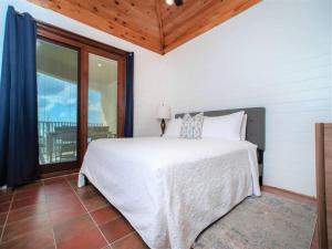 Foto sihtkohas West Bay asuva majutusasutuse Lighthouse Point Resort # 5 galeriist