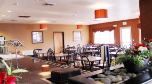 Posezení v ubytování Crystal Inn Hotel & Suites - West Valley City