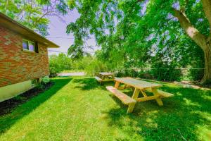 a picnic table in the grass next to a building at The Grand Gorge Villa-With Private Yard & Parking, Minutes From Falls & Casino by Niagara Hospitaliy in Niagara Falls