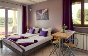 a hotel room with a bed and a table at Apartman Studio in Pula