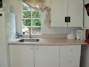 Kitchen o kitchenette sa 2 brdm Country Cottage #3 - Rosewood Cottages