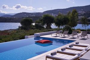 Swimmingpoolen hos eller tæt på H2O Art Beach Villa Crete