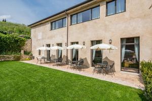 Aed väljaspool majutusasutust Relais Le Coste