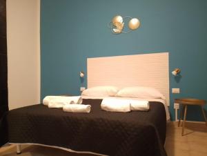 Letto o letti in una camera di COSTA BRAVA Guest House - Affittacamere