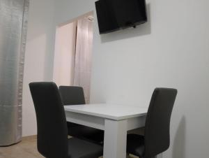 TV o dispositivi per l'intrattenimento presso COSTA BRAVA Guest House - Affittacamere