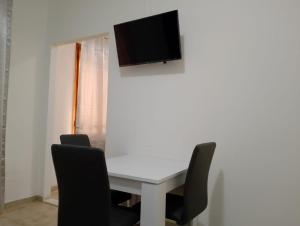 TV o dispositivi per l'intrattenimento presso COSTA BRAVA Guest House - Affittacamere
