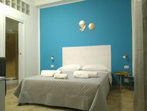Letto o letti in una camera di COSTA BRAVA Guest House - Affittacamere