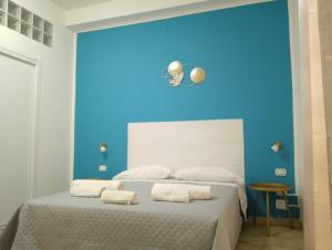 Letto o letti in una camera di COSTA BRAVA Guest House - Affittacamere