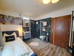 Łóżko lub łóżka w pokoju w obiekcie "Das Schlafzimmer" Erlebnis & Boutiquehotel - ehemals Hacienda Mexicana