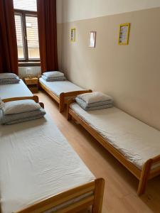 Postel nebo postele na pokoji v ubytování Hostel EMMA