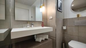Kúpeľňa v ubytovaní ALLONBAY sun & beach penthouse