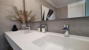 Kúpeľňa v ubytovaní ALLONBAY sun & beach penthouse