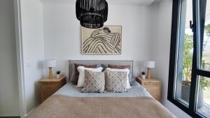 Posteľ alebo postele v izbe v ubytovaní ALLONBAY sun & beach penthouse