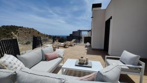Posedenie v ubytovaní ALLONBAY sun & beach penthouse
