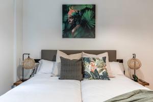 Postel nebo postele na pokoji v ubytování New! Lovely 4-Bedroom Loft in Bilbao