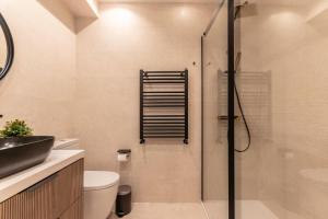 Koupelna v ubytování New! Lovely 4-Bedroom Loft in Bilbao + 27 fotografií