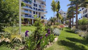 Vonkajšia záhrada v ubytovaní ALLONBAY sun & beach penthouse