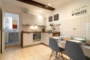 a kitchen with a table and chairs and a sink at Appartamento Mia. Centro storico in Luino
