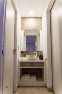 a bathroom with a sink and a mirror at Moderno Dpto en zona de bodegas in Ciudad Lujan de Cuyo