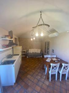 A kitchen or kitchenette at CASA VIRGINIA