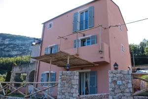 The building in which the holiday home is located