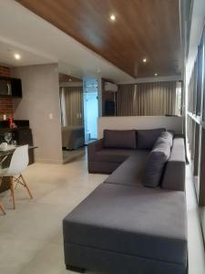 a living room with a couch and a table at Reserva Madero Requinte Apto 104 in Natal