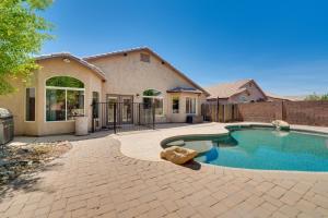 una piscina di fronte a una casa di Phoenix Vacation Home with Private Pool Near Hiking! a Phoenix