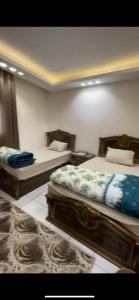 a room with two beds in a room at شقة مفروشة فى المهندسين in Cairo