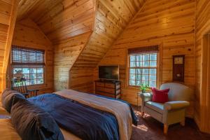 a bedroom with a bed and a television in a cabin at Cedarwood Lodge in Saugatuck