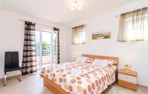 Posteľ alebo postele v izbe v ubytovaní Two-Bedroom Apartment In Cibaca + 14 fotografií