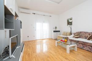 a living room with a couch and a table at Apartments and rooms by the sea Posedarje, Novigrad - 21123 in Posedarje