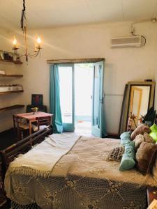 Una cama o camas en una habitación de AlSantuario