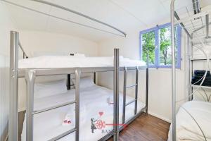 Postel nebo postele na pokoji v ubytování Peaceful house for FOUR - Camping with style! -By EasyLife Swiss