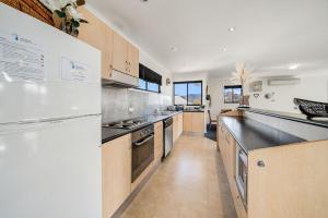 Silvertrees 4 - Central 3BR Townhouse l Spa Bath l BBQ l WiFi 주방 또는 간이 주방