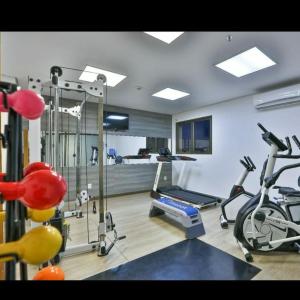 a gym with two treadmills and two exercise bikes at MG Apto com cozinha in Cuiabá +12 photos