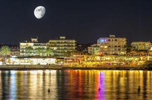 Nespecifikovaný výhled na destinaci Balcon del Mar nebo výhled na město při pohledu z vily
