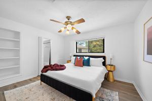 Voodi või voodid majutusasutuse The Pines I Sleeps 12 I Private Pool I Patio & BBQ toas
