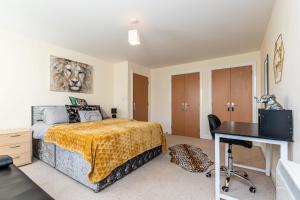 Ένα ή περισσότερα κρεβάτια σε δωμάτιο στο 2 bed apartment in the heart of Warrington