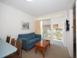 Posezení v ubytování Beachside Shoal Bay Unit 4