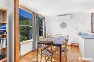 a dining room with a table and chairs at Cromarty Beach Cottage in the Heart of Anna Bay in Anna Bay