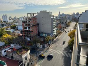 vistas a una ciudad con una calle y edificios en 2 ampios ambientes Av Cordoba-Palermo-Exelente ubicacion en Buenos Aires