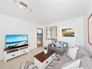 Et sittehjørne på Shoal Bay 2 Bedroom Apartment with Viewes