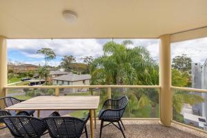 Svalir eða verönd á pet friendly - Views- Meters to the Beach & Anchorage Port Stephens