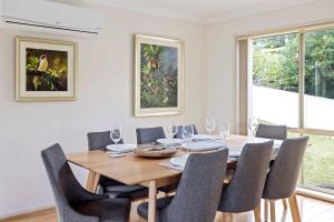 Mynd úr myndasafni af pet friendly - Views- Meters to the Beach & Anchorage Port Stephens í Corlette