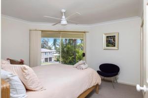 Rúm í herbergi á pet friendly - Views- Meters to the Beach & Anchorage Port Stephens