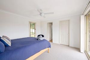 Rúm í herbergi á pet friendly - Views- Meters to the Beach & Anchorage Port Stephens