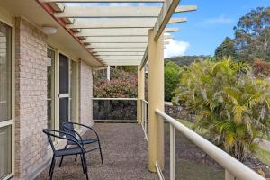 Svalir eða verönd á pet friendly - Views- Meters to the Beach & Anchorage Port Stephens