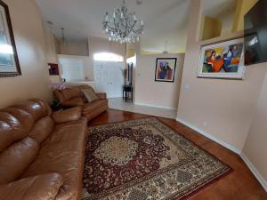Χώρος καθιστικού στο Cozy Home away from Home