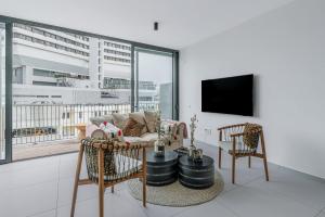 Modern 2BR Idelson Street By Holiday Rentals